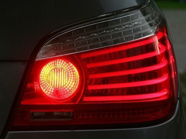 Faros De Coche: ¿Cuándo Cambiarlos? 4 Brake Light 333979 640